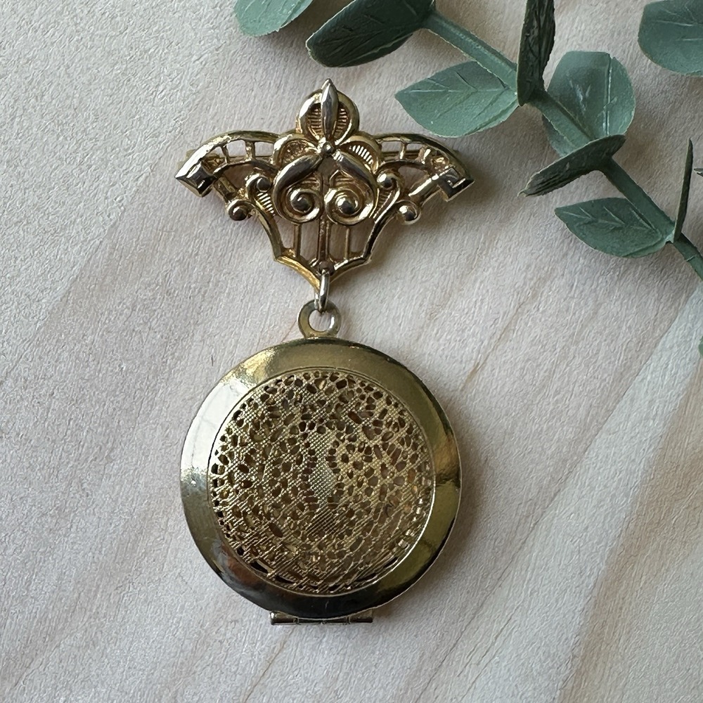 Vintage Photo‎ Locket Dangle Pin Brooch 2 Inch Fleur De Lis Design Gold Filigree